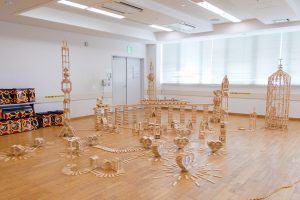 �t�����X���܂�̖ؐ��u���b�N�Ŋy�������Ԃ��I�u�J�v��?�̂�����v������4���j�ɍ���n������قŊJ�Ò��̃��C���摜